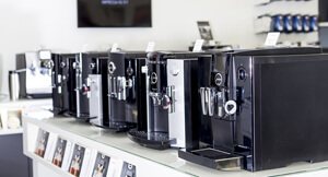 Kaffeevollautomaten der Marke Jura.